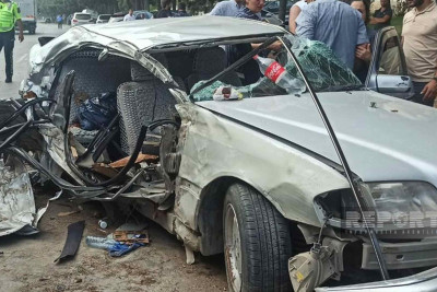 Avtomobil ağaca çarpılıb: iki nəfər ölüb