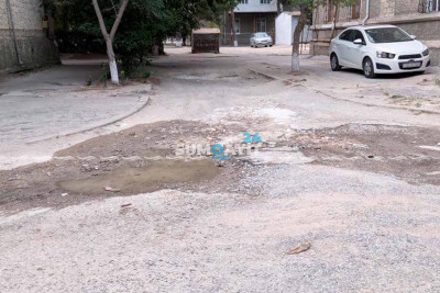 Məhəllə sakinləri yolların dağınıq olmasından narazıdırlar