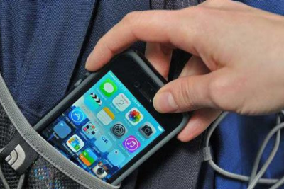 Əyləncə mərkəzində telefon oğurlanıb: yeniyetmələr saxlanılıblar