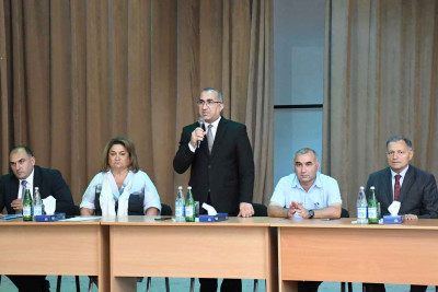 Deputatlığa namizəd təhsil işçiləri ilə görüşüb