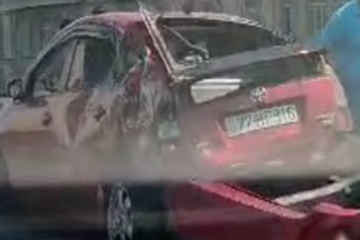 Minik və yük avtomobilləri toqquşub