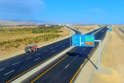 Ödənişli yolda “TIR” qəzaya uğrayıb