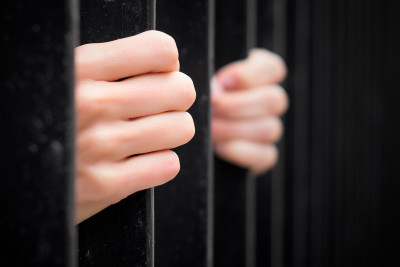 Coratda avtomobilə ziyan vurulub: keçmiş məhkum tutulub