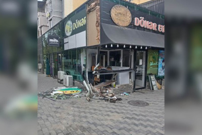 “Prado” marketə çarpılıb: xəsarət alan var