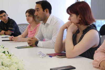 Sumqayıtda seçkilərə ilk dəfə qatılan gənclərlə görüş olub