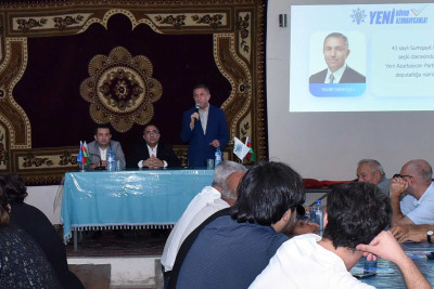 Deputatlığa namizəd Tahir Mirkişili seçicilərin təkliflərini dinləyib