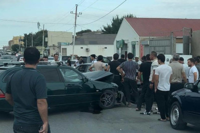 Sarayda 2 minik maşını toqquşub