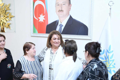 Hicran Hüseynova şəhid ailələrinin üzvləri, müharibə əlilləri və veteranlarla görüşüb