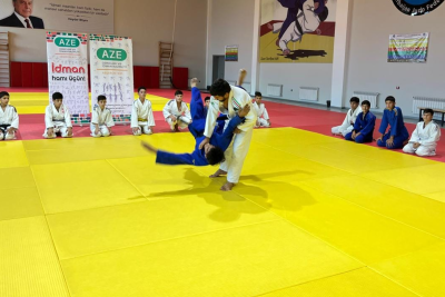 Olimpiya mükafatçısı yeniyetmələrə ustad dərsi keçib