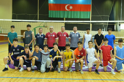Yeniyetmə voleybolçular seçim xarakterli məşqlərə qatılıblar