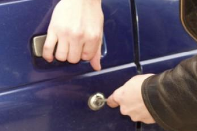 Sumqayıtda maşından telefon oğurlandı