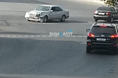 Sumqayıtda iki avtomobil toqquşub