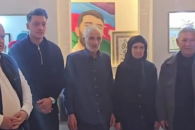 Mesut Özil şəhid ailəsinə baş çəkib