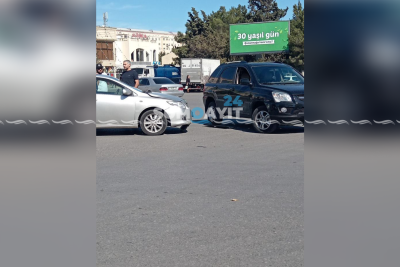 Sumqayıtda iki avtomobil toqquşub
