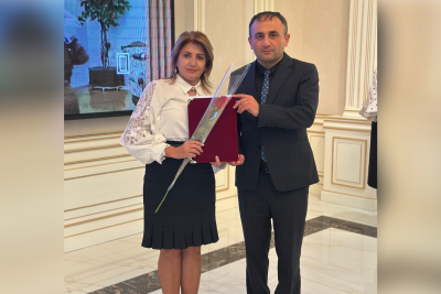 28 nömrəli məktəbin müəllimi mükafatlandırıldı