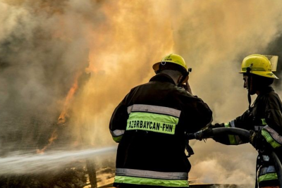 Sumqayıtda binada yanğın, sakinlər təxliyə edilib