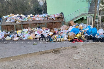 Bina sakinlərini çıxılmaz vəziyyətdə qoyan üfunət iyi