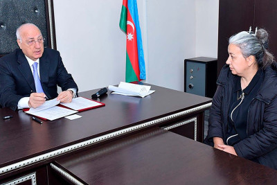 Şəhər rəhbəri sakinləri qəbul edib