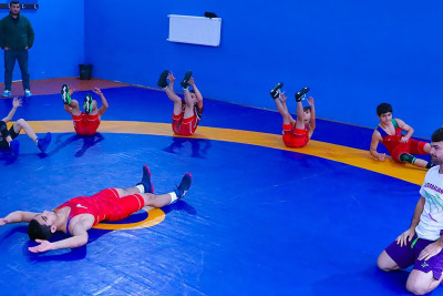 Güləş məşqçiləri üçün ustad dərsi təşkil olunub