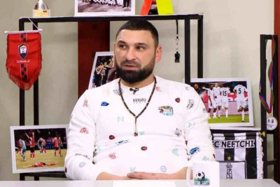 Sumqayıtlı futbolçu: “Bir neçə klubda pulları basıb-yeyirlər”