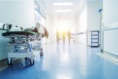 Sumqayıtda pəncərədən yıxılan gənc xəstəxanada öldü