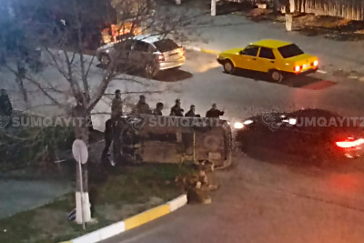 Sumqayıtda maşın aşıb