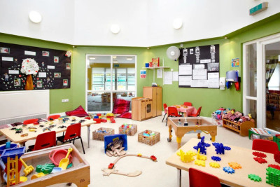 Valideyinlər: “Uşaqlar buz kimi döşəmədə oynayırlar”