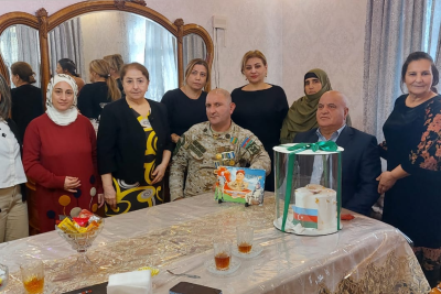 Səhiyyə işçiləri şəhid və qazi ailələrinə baş çəkiblər