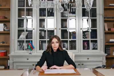 Mehriban Əliyevadan Bayraq Günü ilə bağlı paylaşım