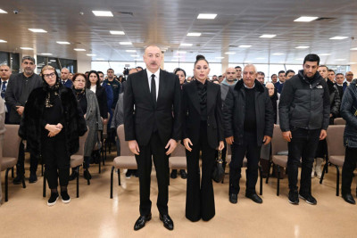 İlham Əliyev təyyarə qəzasında həlak olan ekipaj üzvlərinin vida mərasimində iştirak edib