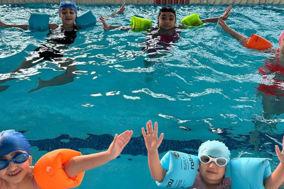 Sumqayıtda məktəblilərə üzgüçülük dərsləri təşkil olunub