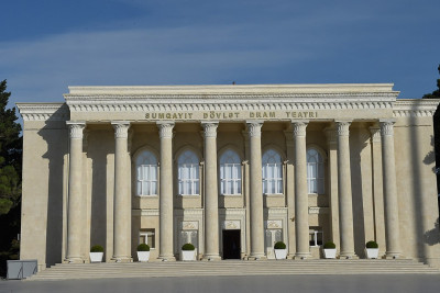 Sumqayıt şagirdləri teatryönümlü proqrama qoşulublar