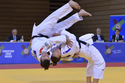 Yeni iliniz mübarək!