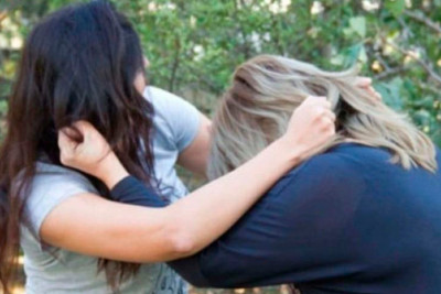 Sumqayıtda mühasiblər arasında dava: Elektron qolbaq taxıldı