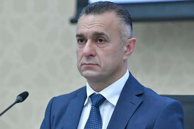 Nazir saxta diplomlu həkimlərdən danışdı