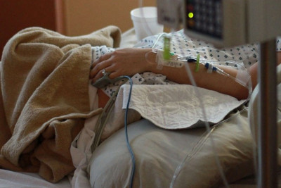 Kərki ilə döyülən qadının vəziyyəti AĞIRDIR - ÖZƏL AÇIQLAMA