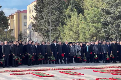 Sumqayıtda şəhidlər bir dəqiqəlik sükutla anılıb