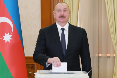 Prezident İlham Əliyev 1 saylı seçki məntəqəsində səs verib - FOTO