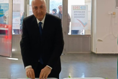 Zakir Fərəcov səs verdi - FOTO