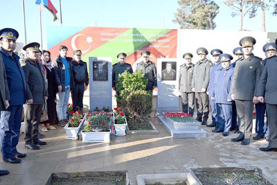 Polad Həşimovun xatirəsi generalın məzarı önündə anılıb