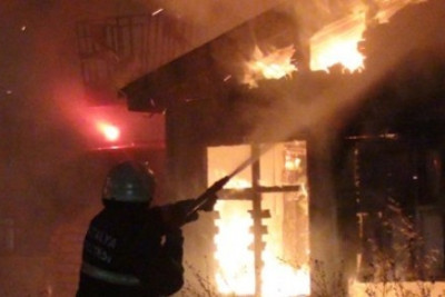 Sumqayıtda fərdi yaşayış evi yanıb