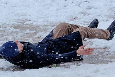 Qarlı havada xəsarət alanların sayı açıqlandı