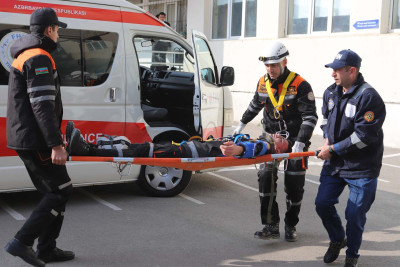 Məktəblilərə fövqəladə hallar zamanı davranış qaydaları nümayiş etdirilib
