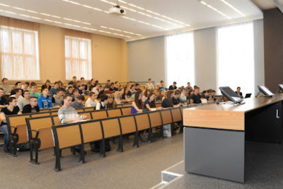 Bəzi universitetlərdə tədris ənənəvi, bəzilərində isə onlayn APARILIR