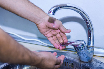 Sumqayıtda 50-yə yaxın ailə su üzünə həsrətdir - VİDEO