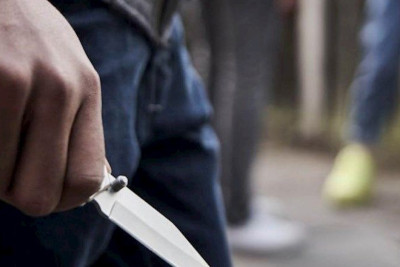 Sumqayıtda azyaşlı qızlara sataşdı, irad bildirəni bıçaqla vurdu