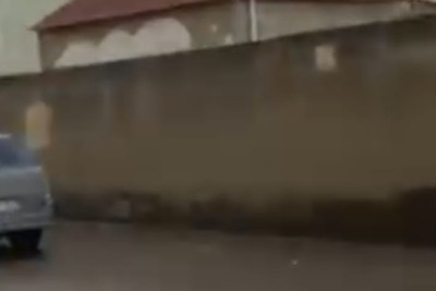 Sumqayıtda piyada səkisini hasarladılar