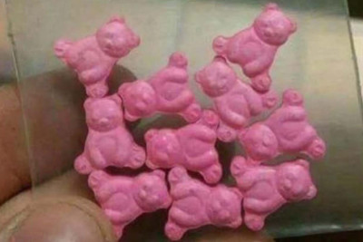 Məktəblilərə konfet formasında narkotik paylanılır? - RƏSMİ