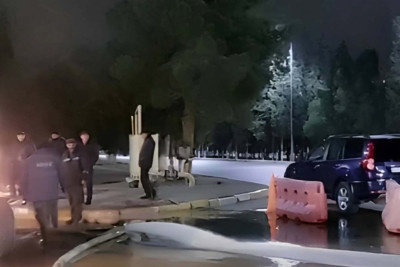 Sumqayıtda su borusu partladı - VİDEO