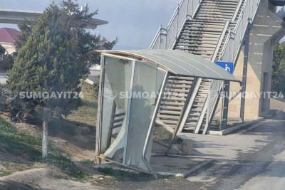 Magistral yolda təhlükə saçan avtobus dayanacağı